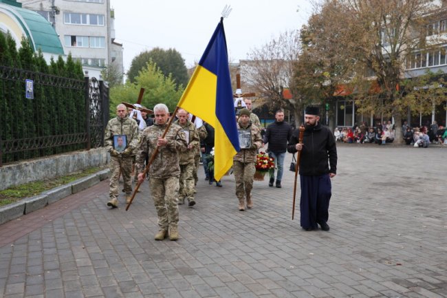 Луцьк - у скорботі: в останню дорогу провели трьох Героїв - Олега Березовського, Олега Годлевського та Василя Мельничука