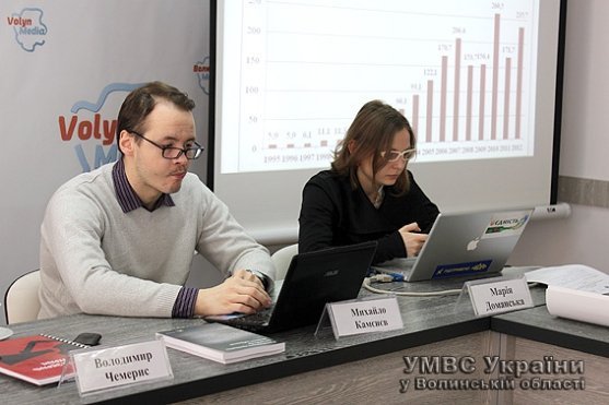 У Луцьку активісти та правоохоронці говорили про мирні зібрання. ФОТО