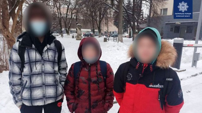 У Луцьку небайдужі підлітки допомогли чоловікові повернути загублені документи