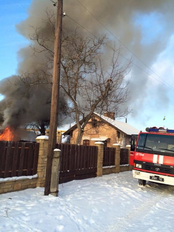 Пожежа у Луцьку: горів будинок на Стрілецькій. ФОТО