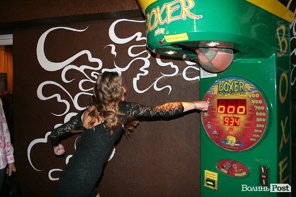 У Луцьку відкрили оновлений клуб «ХХІ століття». ФОТО