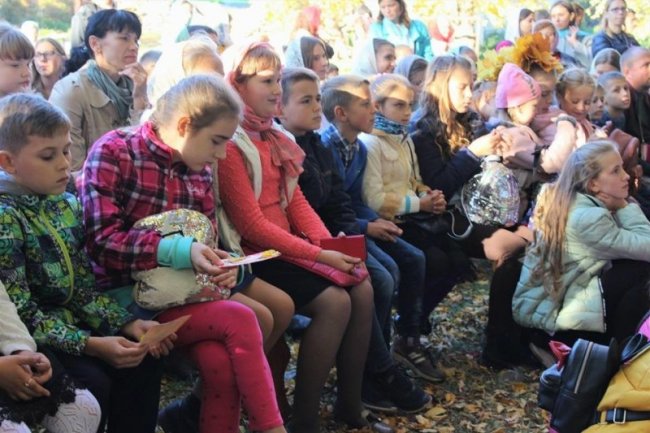 Із лицарями та подарунками: у Луцьку вперше влаштували фестиваль недільних шкіл. ФОТО