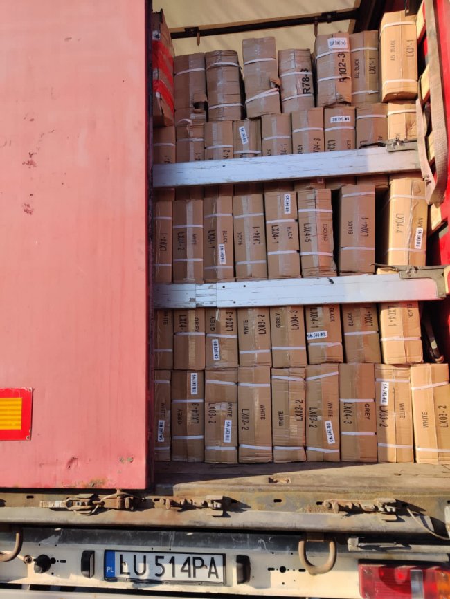 Через «Ягодин» намагалися незаконно провезти взуття з Китаю майже на 100 тисяч 