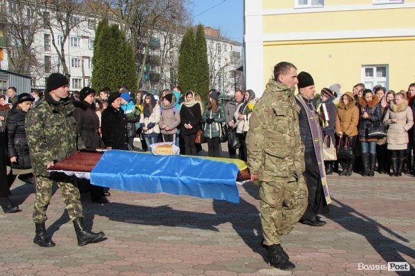 У Володимирі-Волинському попрощалися із загиблим бійцем. ФОТО
