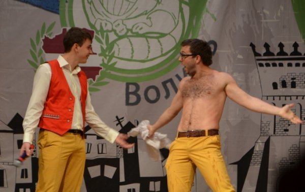 «Пташки з ГПЗ не летять у вирій, бо за кордон з судимістю не можна», - КВН у Луцьку