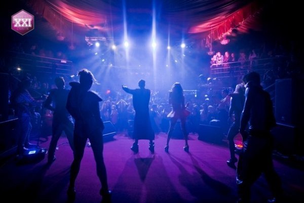 Фото з відкриття клубу «ХХІ століття»