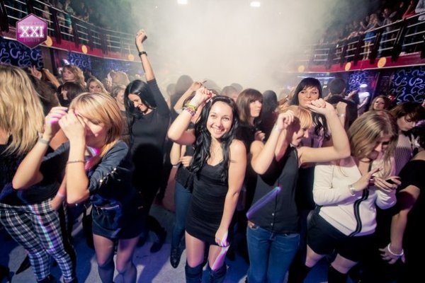 Фото з відкриття клубу «ХХІ століття»