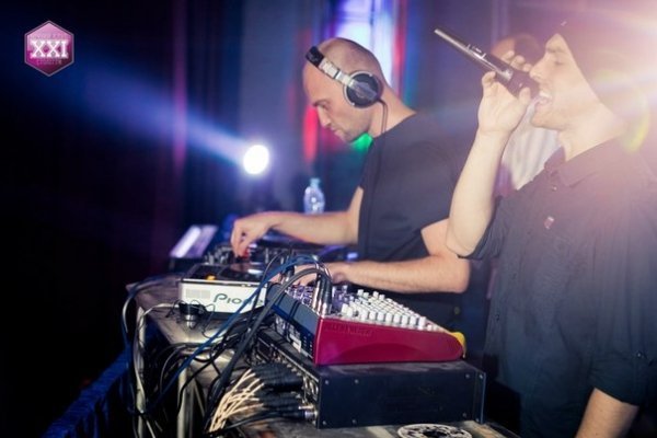 Фото з відкриття клубу «ХХІ століття»