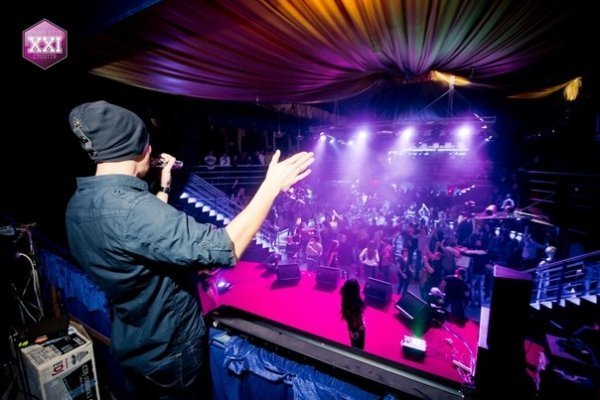 Фото з відкриття клубу «ХХІ століття»