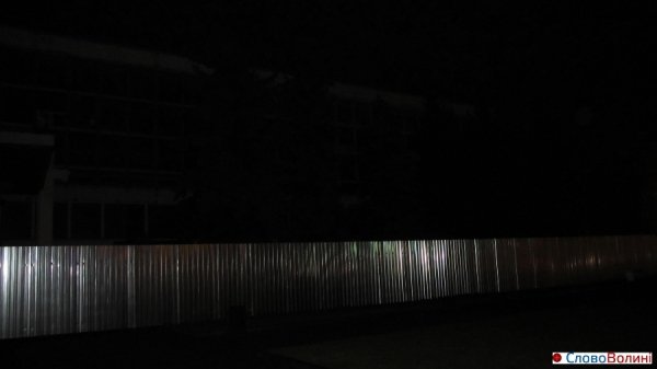 У Луцьку «Промінь» обгородили парканом. ФОТО