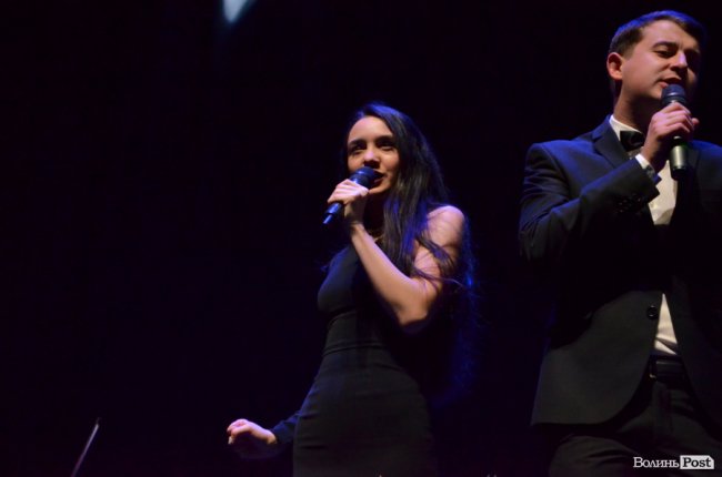 Новорічні хіти та казкова енергетика: як лучан розважали LeoBand Orchestra. ФОТОРЕПОРТАЖ