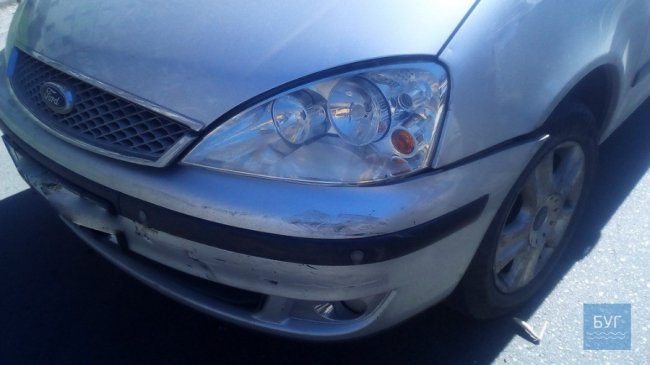 У місті на Волині Ford протаранив бус з причепом. ФОТО