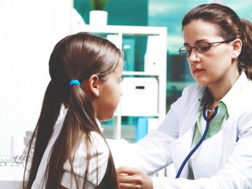 У Луцьку батьки б'ють на сполох через відсутність медсестер у школах