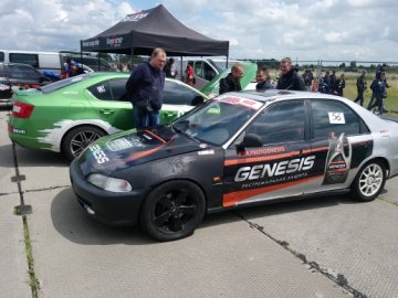 Рвана гума і тисячі кінських сил: вперше у Луцьку — змагання з дрег-рейсингу. ФОТО. ВІДЕО