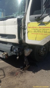 Біля Луцька фура з мінватою врізалась у мікроавтобус