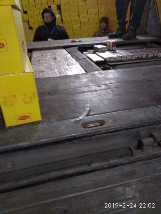 На «Ягодині» у двох фурах виявили контрабанду 