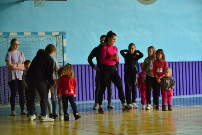 У ВНУ організовують руханки та секції з футболу для дітей-переселенців