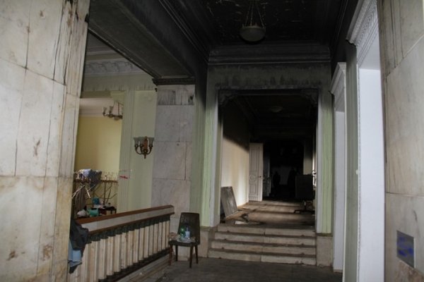 Сепаратисти залишили в Харківській ОДА згорілі кімнати і консерви. ФОТО