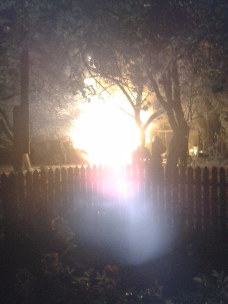 У Луцьку пожежа знищила сараї і машину. ФОТО