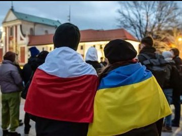 У Польщі зменшується готовність допомагати біженцям з України