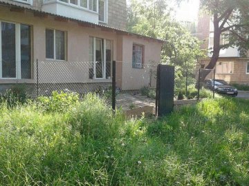 Муніципали втішені, що люди не заважають їм нищити паркани