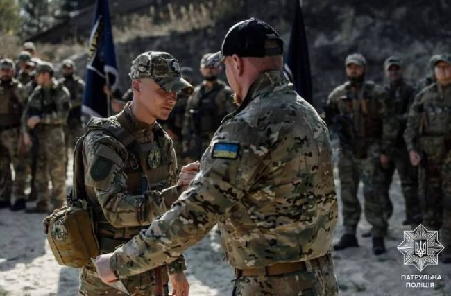 Волинські патрульні, які виконують завдання на фронті, отримали нагороди 