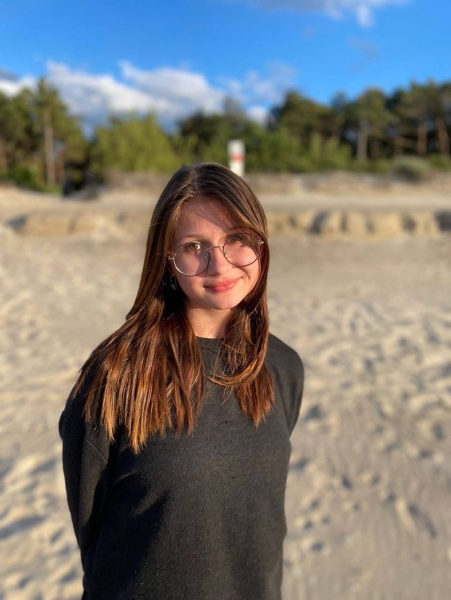 Розповіли історію одужання 16-річної дівчини, яку в Луцьку на «зебрі» збив мотоцикл