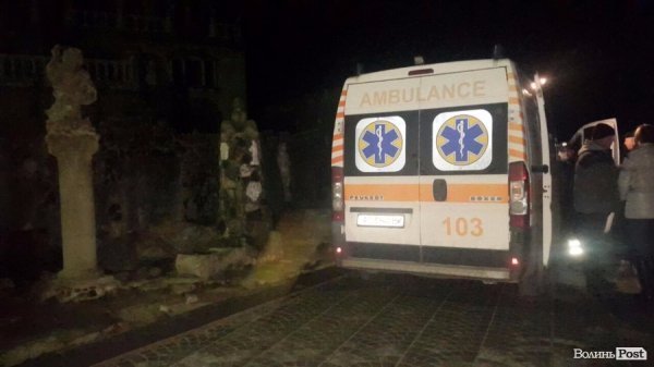 В Луцьку біля «будинку химер» рятували наркоманів. ОНОВЛЕНО. ДОПОВНЕНО. ФОТО