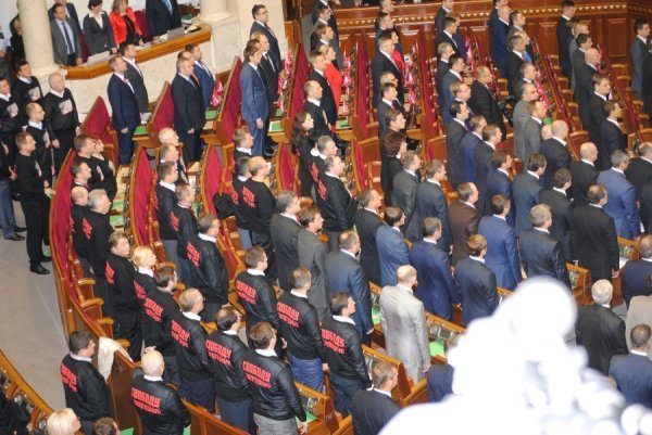 Шукаємо спину в глині, тобто хлопців з Волині :)  (Фото Наталки Пахайчук, взято з мережі Facebook)