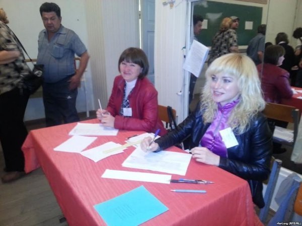 Як на Сході «відреферендились» від України. ФОТО