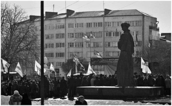 «Євронеділя» в Луцьку: віче, хода та панахида. ФОТО