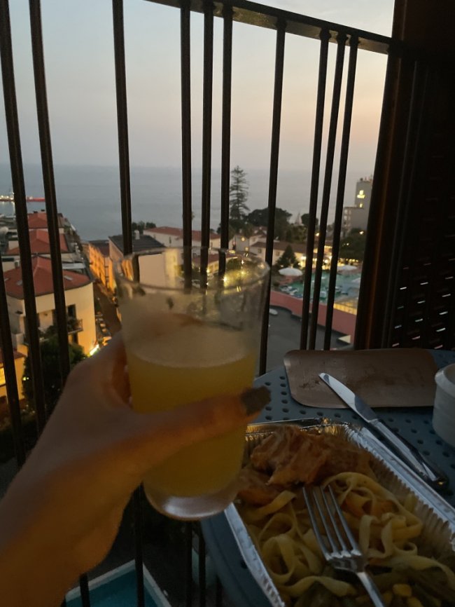  Пару поселили в окремі номери