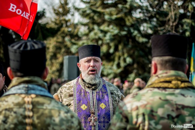 У Луцьку ходою і молитвами вшанували мужність та героїзм добровольців. ФОТО