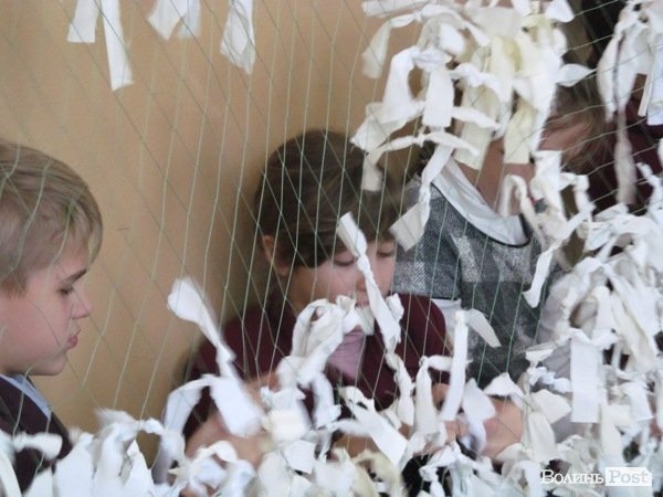 Луцькі школярі допомагають бійцям АТО. ФОТО