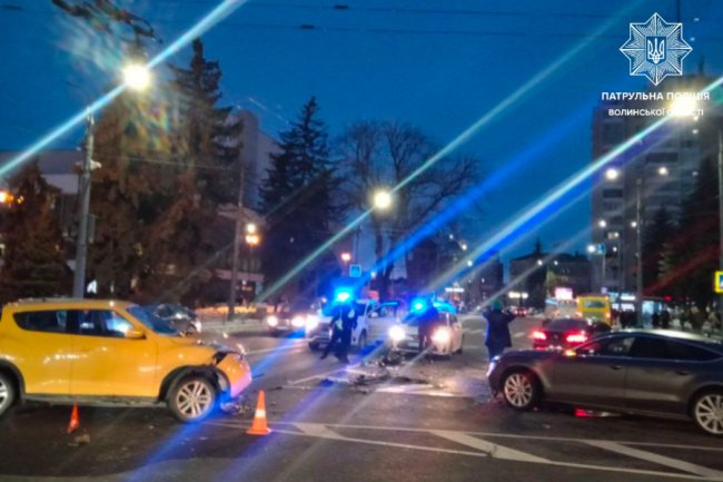 ДТП – у центрі Луцька: зіткнулись три автомобілі