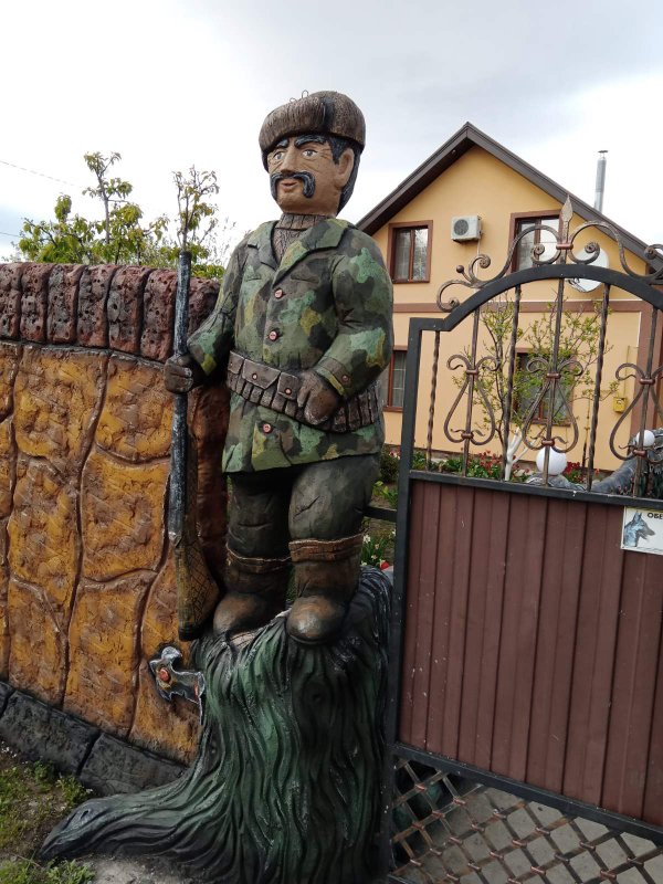 Знайомилася із ліпкою потайки за хлівом: волинянка створює унікальні бетонні скульптури. ФОТО