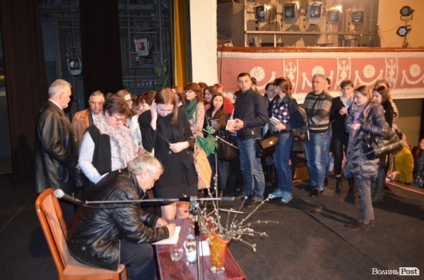 Шкляр у Луцьку розповів, чому Україні не потрібен Крим і Донбас. ФОТО