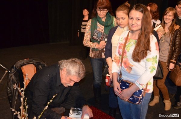 Шкляр у Луцьку розповів, чому Україні не потрібен Крим і Донбас. ФОТО