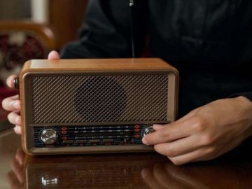 У разі відсутності зв'язку, можна ловити хвилю радіо: FM-ЧАСТОТИ НА ВОЛИНІ