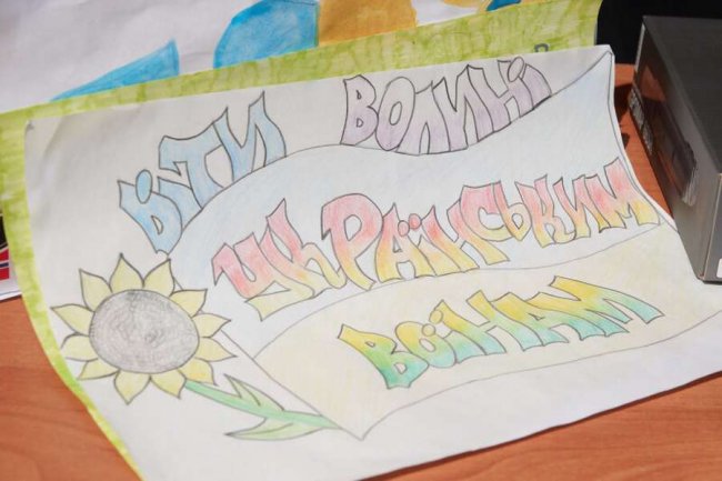 У Луцьку за гроші, зібрані під час благодійного забігу, придбали GPS-трекери для військових