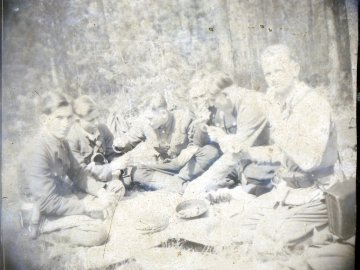 Музей показав фото, як група волинських повстанців святкувала Великдень у 1951 році