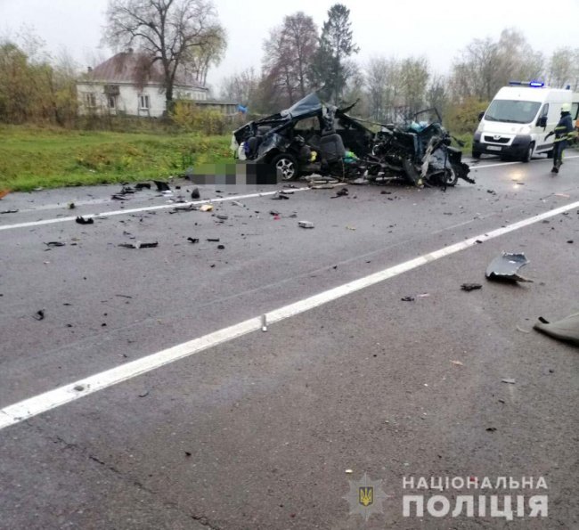 Через жахливу аварію на Рівненщині повністю перекрили рух трасою «Київ-Чоп». ФОТО