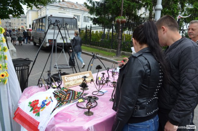 Від мініатюрних тістечок до величезних гойдалок: у центрі Луцька – свято професійної освіти. ФОТО