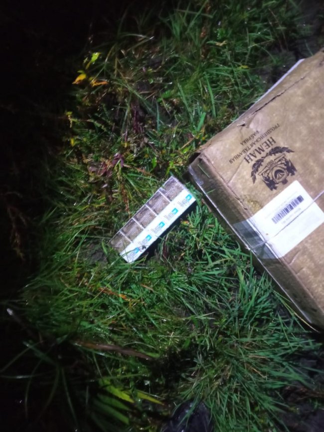 На Волині посеред ночі знайшли залишені контрабандистами пакунки з цигарками. ФОТО. ВІДЕО