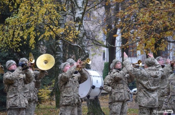 «Схід і Захід разом!»: до Луцька приїхав «Потяг єднання»