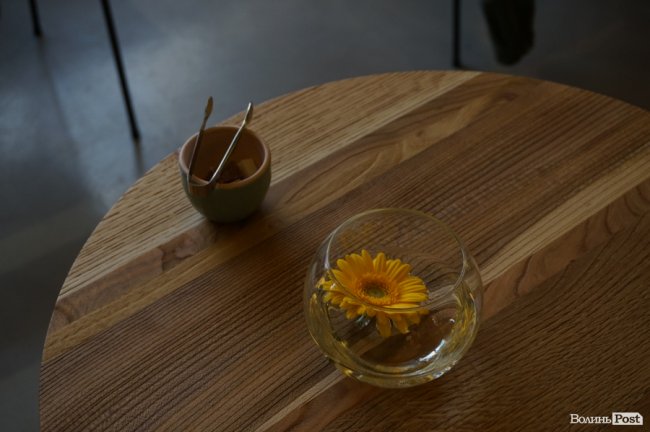 У Луцьку відкрилася кав'ярня, де можна поспостерігати за процесом випікання хліба. ФОТО