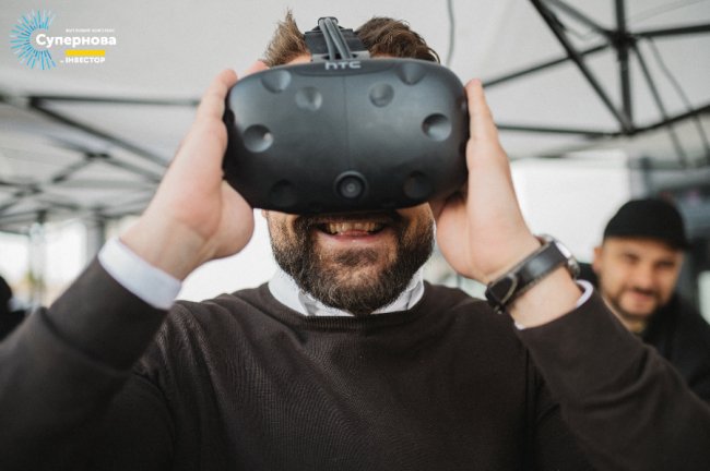 Жовтий дим, супергерої і райські яблука: як на «Супернові» святкували День сусіда. ФОТО*