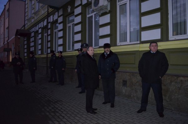 Під прокуратурою Волині - пікет з перевернутими «Януковичами». ФОТО 