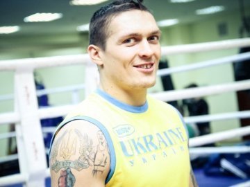 Український боксер Усик переміг Вентера нокаутом. ВІДЕО