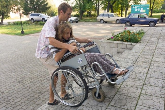 Він став для неї ногами: зворушлива історія кохання подружжя волинян. ФОТО